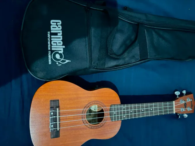 Ukulele Soprano Shelby Novo com capa