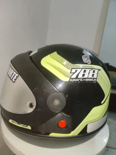 Capacete usado porém bem cuidado 