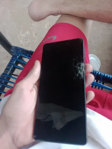 Moto Edge 20 tela estragada