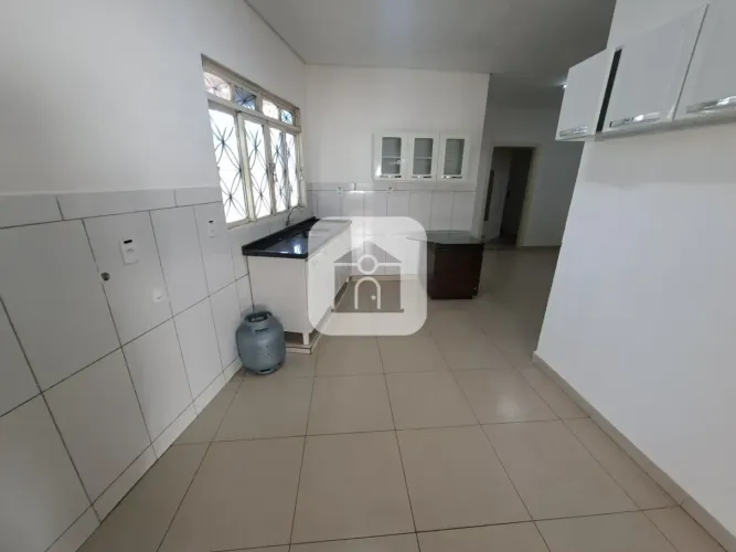 Casa para locação no bairro Mansões Aeroporto