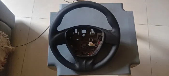 Volante de sandero 2016