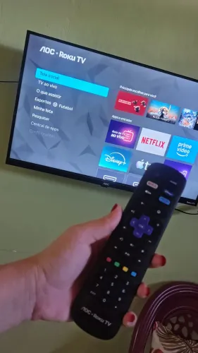 Tv smart semi nova da marca AOc funciona perfeitamente tudo