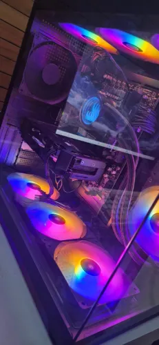 PC gamer i7 12700kf + rx9060xt 16gb