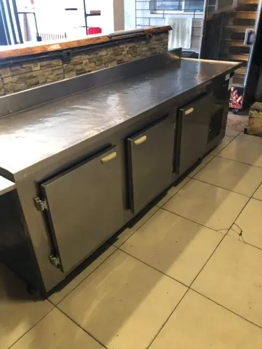 BALCÃO REFRIGERADO DE ENCOSTO