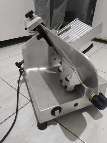 Máquina de corte de frios Filizola em perfeito estado