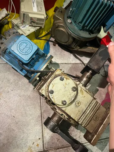 Motor Weg Trifásico com Redutor de Velocidade - Conjunto Industrial 