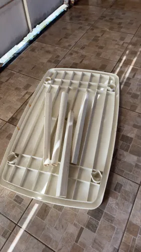 Mesa de plástico reforçado desmontável