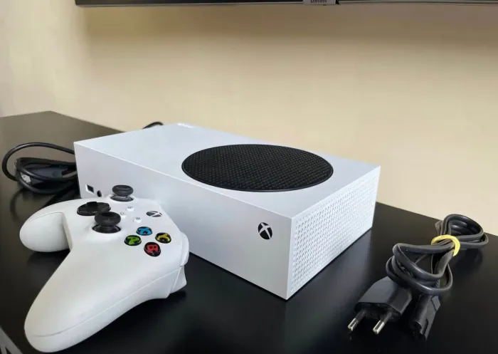 XBOX SERIES S + CONTROLE E CAIXA ORIGINAL - PRODUTO EM ESTADO DE NOVO