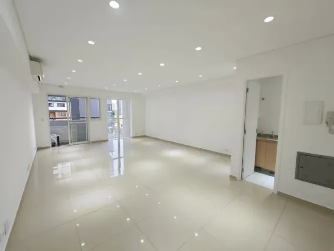 Linda Sala Comercial no Centro 45m2 edifício alto padrão com Ar Condicionado