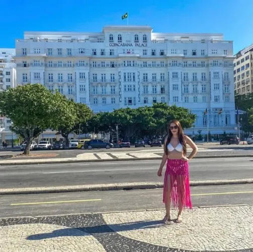 Saída de macramê pink