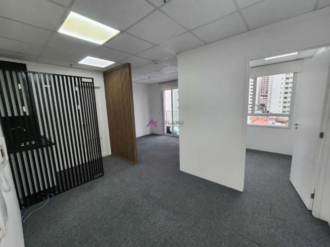 Sala comercial para locação na Vila Mariana. Pronta para uso sacada, ar-condicionado e vag