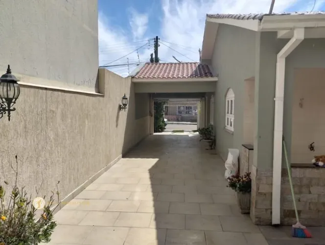 Casa com 2 Quarto(s) e 3 banheiro(s) para Alugar, 210 m² por R$ 6750 / Mês