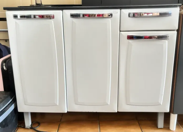 Bancada branca de aço pra cozinha