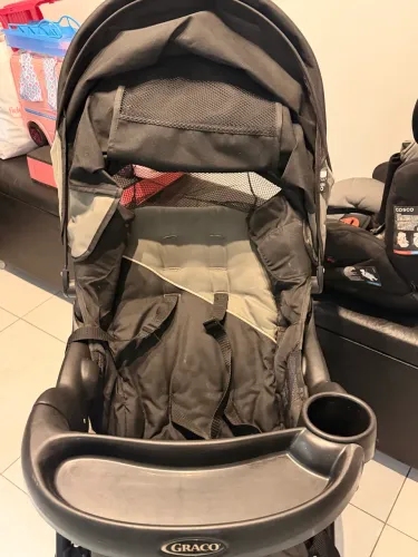 Carrinho de bebê importado 