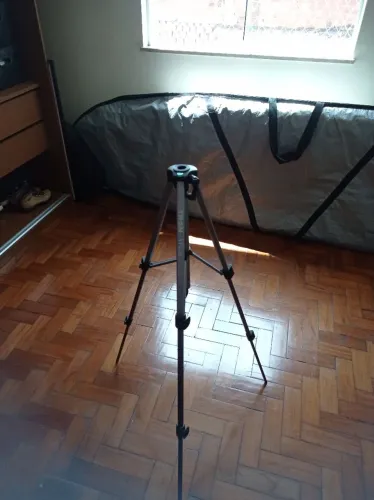 Vendo tripé para câmera