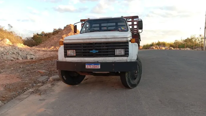 Caminhão Chevrolet D 12000 freio a Ar direção hidráulica