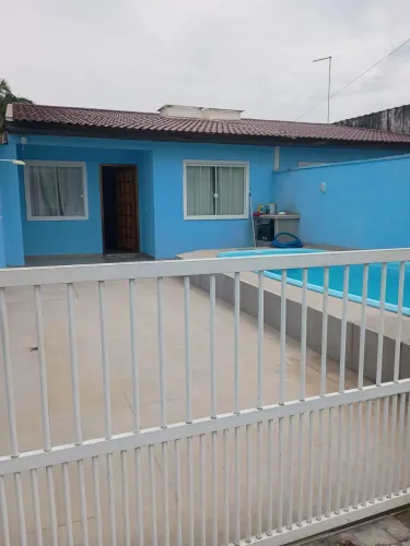 Casa em matinhos com piscina próximo a praia