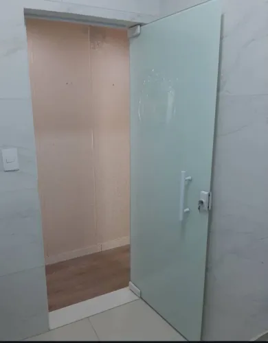Porta blindex para banheiro e quarto