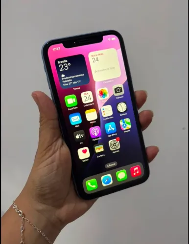 iPhone 11 64 gigas trinco atrás