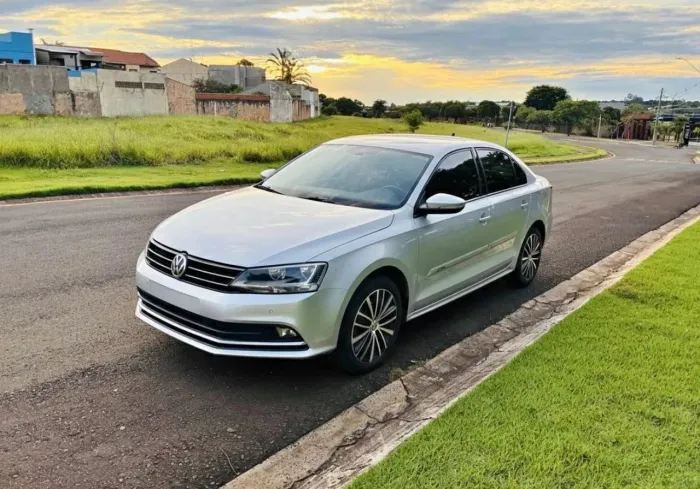 Volkswagen Jetta Comfortline 2.0 T.flex 8V 4P Tipt. 2016