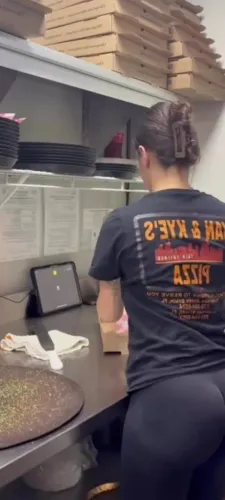 ( Vaga Atendente + Auxiliar na Produção ( Delivery )