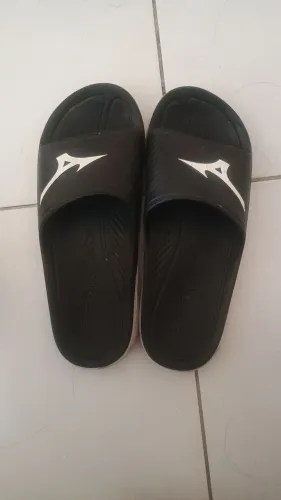 Chinelo Mizuno Enerzy Slide - Preto e Branco 