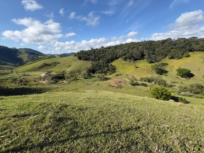Sítio de 3 Hectares em Catuçaba - Vista Panorâmica - Nascente de Água