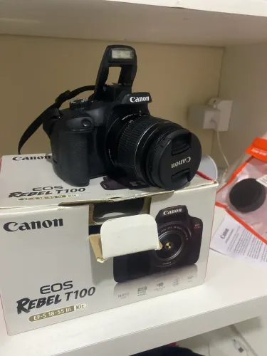 Camera digital CANON EOS REBEL T100 nova