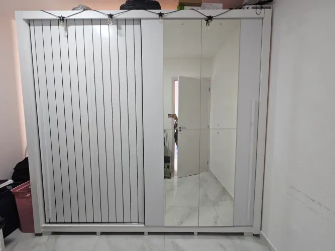 Guarda-Roupa Casal Ripado com Espelhos e Gavetas