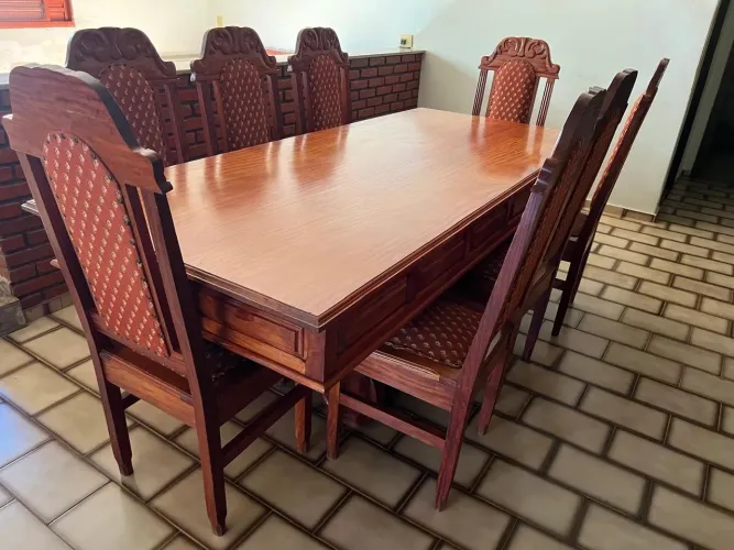 ? Mesa de Jantar 8 Lugares - Madeira Bálsamo Talhada