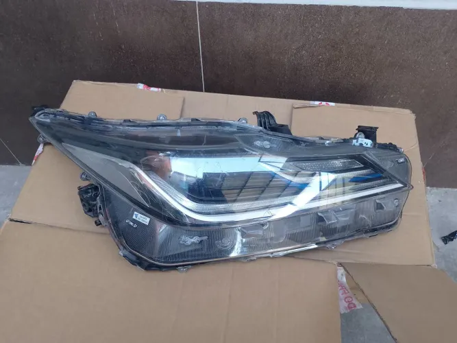 Farol direito do Corolla altis Premium hibrido