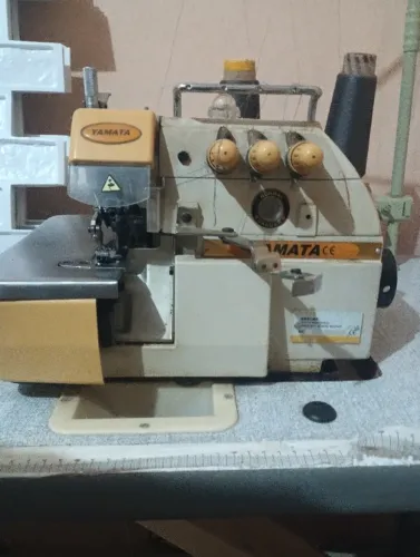 Máquina overloque industrial Yamata+brinde( fios de overloque)