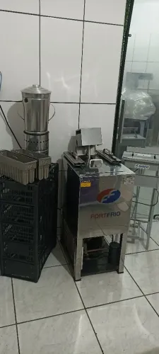 Fábrica de Picolé e Gelo saborizado máquina picolé picoleteira P2 Fortfrio liquidificador