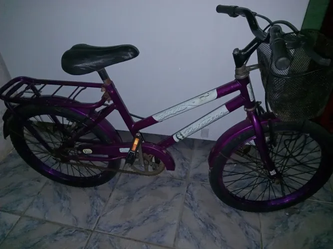 Vendo essa bicicleta ? infantil. 