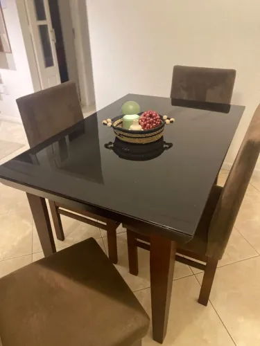 Mesa de jantar com 4 cadeiras à venda - R$ 700