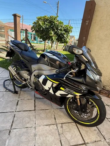 VENDO JTA/ SUZUKI GSXR 1000 MOTO IMPECÁVEL SEM DETALHES