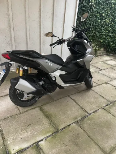 Vendo moto ADV 160 2025 , moto conservada , chave reserva e manual