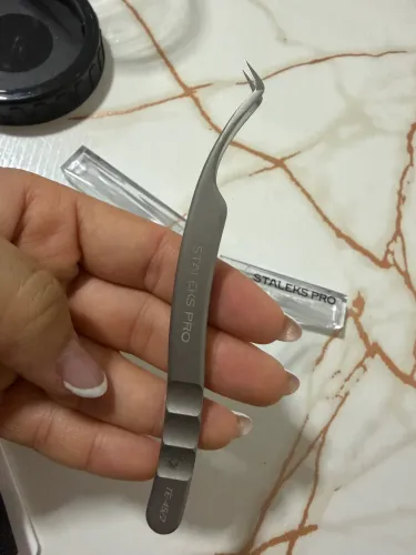 Pinças para cílios, as melhores, e no vai junto a considerada Ferrare das pinces