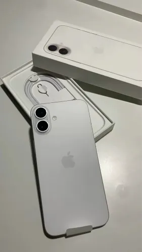 iPhone 16 branco