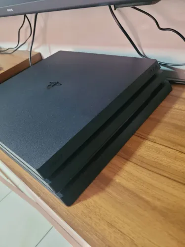 Ps4 pro bem novo 
