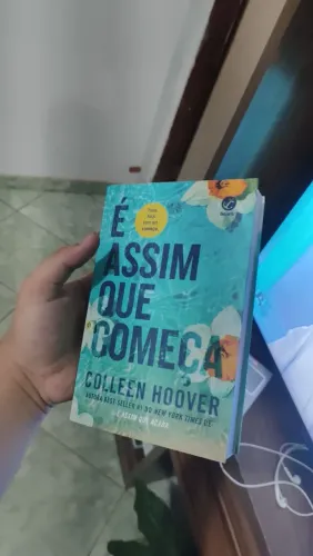 É assim que começa Colleen Hoover