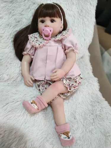Linda boneca estilo reborn