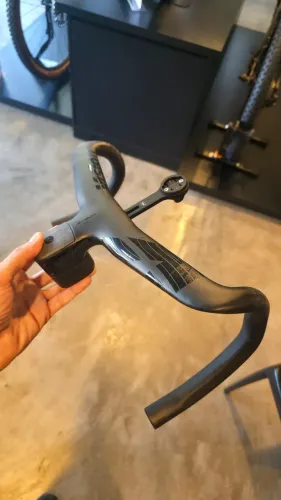 Guidão Integrado de Carbono Vision Metron 5D EVO - Semi-novo