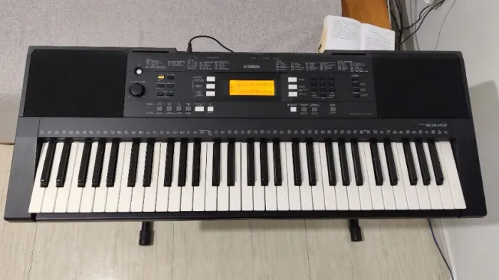 Teclado Yamaha PSR-E343 61 Teclas Completo (Suporte + Fonte + Pedal)