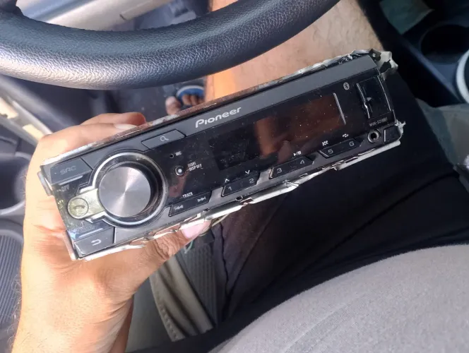 Rádio Pioneer com bluetooth e USB