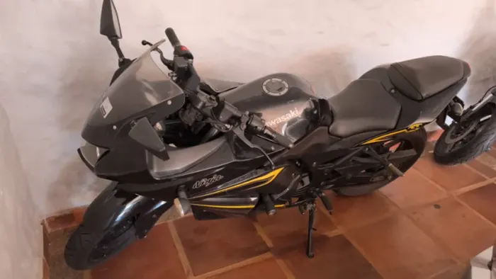 Kawasaki Ninja 250R - 2012, revisada, pneus novos, doc ok