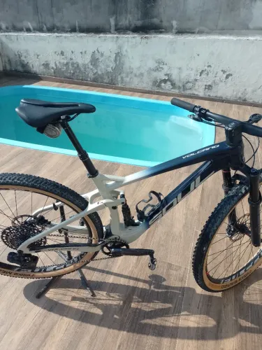 Soul Volcano Full Carbono semi-zera com GX eletrônico.