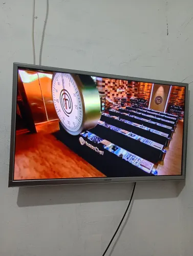 TV LED Semp 32 Polegadas - Perfeito Estado!