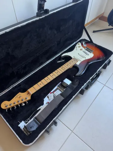 Guitarra Fender Stratocaster American Standard