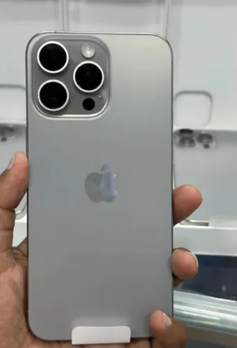 iPhone 15 Pro Max Titânio Natural 256 GB 6 meses de garantia